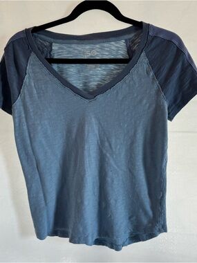 Soybu Two-Tone Blue V-Neck Short Sleeve Tee